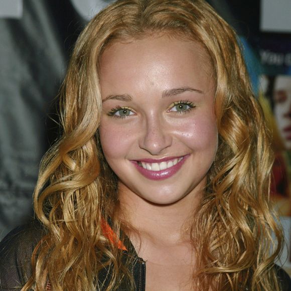 L'unique enfant de la défunte actrice était partie vivre en Ukraine avec son père après que sa mère ait perdu sa garde en 2018

New York City, NY - L'actrice Hayden Panettiere est tragiquement décédée à l'âge de 36 ans. La vedette, surtout connue pour ses rôles marquants dans les séries télévisées à succès Heroes et Nashville s'est éteinte le dimanche 16 août 2026.
Crédit : Backgrid USA / Bestimage