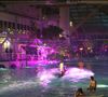D'autant plus qu'elle adore y fréquenter l'Aquaboulevard avec ses enfants.
L'Aquaboulevard de Paris en décembre 2003.