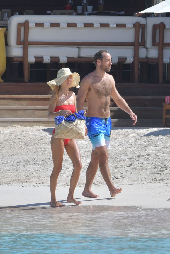 James Middleton et sa fiancée Alizée Thevenet en vacances à Saint Barthélemy le 2 janvier 2020. Agence / Bestimage