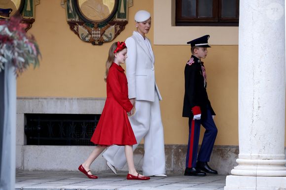 La princesse Charlene de Monaco, La princesse Gabriella de Monaco, comtesse de Carladès,Le prince Jacques de Monaco, marquis des Baux - La famille princière monégasque dans la cour d'honneur du palais lors de la la fête nationale à Monaco le 19 novembre 2025. © Dominique Jacovides - Bruno Bebert / Bestimage