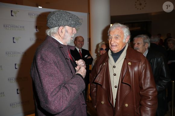 Jean-Pierre Marielle et Jean-Paul Belmondo lors du photocall du 12ème Gala 2017 de l'Association pour la Recherche sur Alzheimer à la salle Pleyel dans le 8ème arrondissement, à Paris, France le 30 janvier 2017. © Cyril Moreau/Bestimage