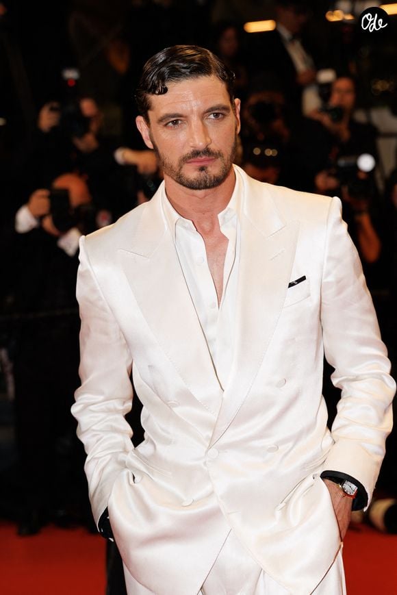 Niels Schneider - Descente des marches du film « La bataille de Gaulle : L’âge de fer » lors du 79ème Festival International du Film de Cannes, le 20 mai 2026. © Jacovides-Moreau / Bestimage