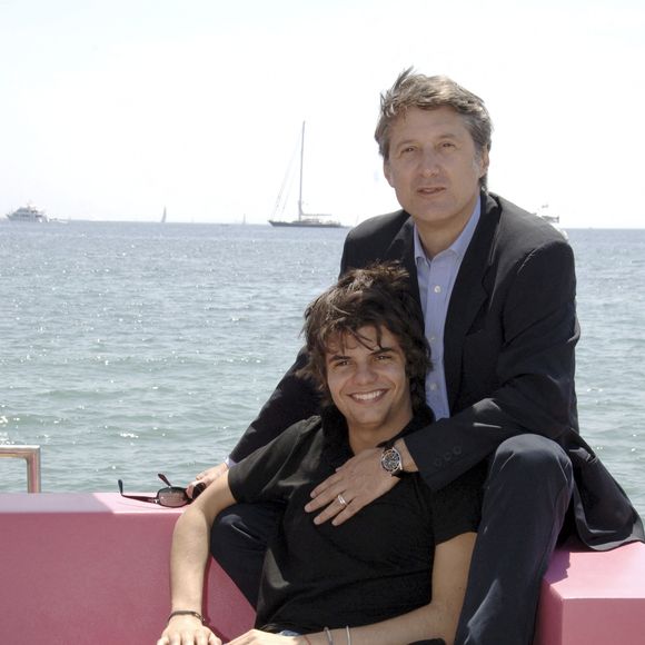 Archives - En France, à Cannes, Antoine de Caunes et son fils Louis âgé de 19 ans, lors du 59ème Festival de Cannes 2006.
© Christophe Aubert via Bestimage