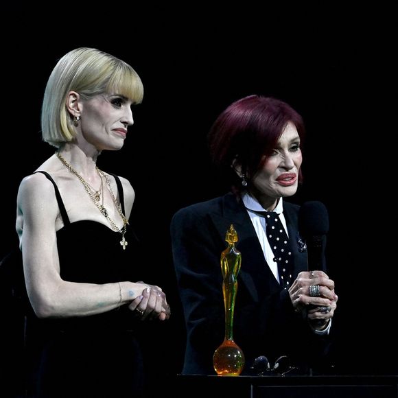 Kelly Osbourne et Sharon Osbourne sur scène lors des BRIT Awards 2026 au Co-op Live Arena à Manchester, Royaume-Uni.



Sur la photo : Kelly Osbourne - Sharon Osbourne