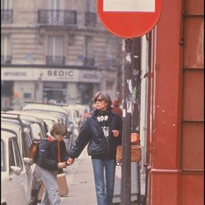 Archives : Françoise Hardy et son fils Thomas Dutronc en 1984. Photographe : Bestimage