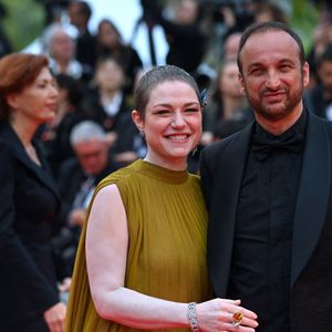 Emilie Dequenne et Michel Ferracci assistent au tapis rouge de la cérémonie d'ouverture de la projection du film Le Deuxième Acte lors de la 77e édition du Festival de Cannes au Palais des Festivals le 14 mai 2024 à Cannes, France. Photo by Franck Castel/ABACAPRESS.COM