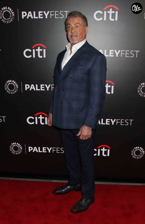 S’il conserve son énergie, son corps porte les traces de sa carrière physique, avec cinq opérations du dos, trois arthrodèses cervicales et plusieurs interventions aux épaules, aux genoux, aux chevilles et aux poignets.

Sylvester Stallone assiste à la projection de la série Tulsa King lors du PaleyFest NY 2026 au Paley Museum, à New York, le 10 octobre 2026.