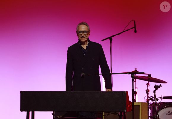 Alain Chamfort - Grand Prix de la Sacem 2025 au théâtre des Folies Bergère à Paris le 24 novembre 2025. Photo par Marc Ausset-Lacroix/Bestimage