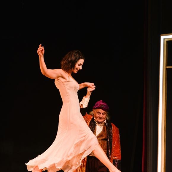 Noémie Elbaz a annoncé arriver en fin de droits, une étape douloureuse qui fragilise l’estime de soi.

Noémie Elbaz et Jean-Paul Farré - Filage de la pièce "Hôtel des deux mondes" au théâtre Rive Gauche à Paris le 9 janvier 2017. © Coadic Guirec/Bestimage