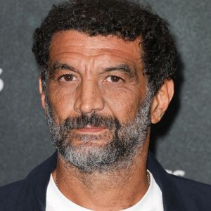 "C'est un papa très papa et très présent et qui a vraiment envie de passer du temps avec son enfant", a confié Audrey Fleurot au sujet de Ramzy Bédia auprès du média "Parents".

Ramzy Bedia - Avant-première du film "Les tourmentés" à l'UGC Ciné Cité Les Halles à Paris. © Coadic Guirec/Bestimage