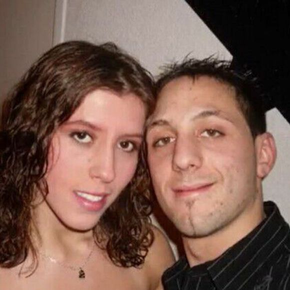 À l’approche du procès de Cédric Jubillar pour le meurtre de son épouse Delphine, "Paris Match" a fait la description détaillée et perturbante de la maison du suspect numéro 1 dans cette affaire.


Delphine Jubillar avec son mari Cédric. © Facebook