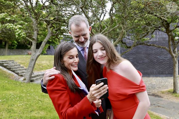 Le roi Felipe VI et la reine Letizia d'Espagne accompagnent l'infante Sofia lors de sa remise de diplômes à l'UWC Atlantic College le 24 mai 2025

Casa SM El Rey/Agence-Bestimage