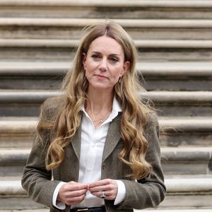 Le prince William, prince de Galles, et Catherine (Kate) Middleton, arborant des cheveux blonds, visitent les jardins, récemment transformés, du musée d'histoire naturelle à Londres, le 4 septembre 2025. © GOFF  / BESTIMAGE