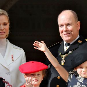 La princesse Charlene et le prince Albert II de Monaco, leurs enfants le prince Jacques et la princesse Gabriella, Kaia Rose Wittstock - La famille princière de Monaco au balcon du palais lors de la Fête nationale monégasque à Monaco. Le 19 novembre 2019
Dominique Jacovides / Bestimage