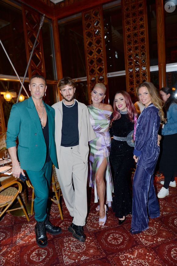 Maxime Dereymez, Robin Cosneau, Katrina Patchett, Fiona Deshayes au dîner au restaurant Dar Mima lors du concert unique de O.Harfouch et son orchestre pour la paix à l'Institut du Monde Arabe à Paris le 3 février 2024.

© Rachid Bellak / Bestimage