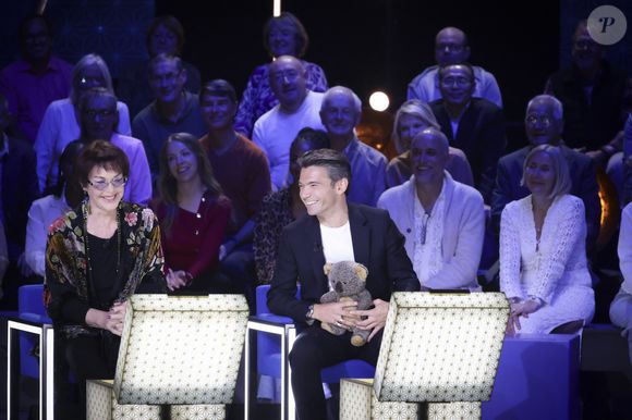 Anny Duperey, Gautier Capuçon lors de l'enregistrement de l'émission "La Boîte à secrets", présentée par F.Bollaert et diffusée le 10 octobre 2025 sur France 3, dans les studios du Lendit à Saint-Denis, Seine Saint-Denis, France, le 22 septembre 2025. © Jack Tribeca/Bestimage