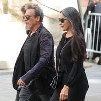 Florent Pagny sait mieux que personne ce qu'il a traversé, rare apparition avec sa femme Azucena pour dire au revoir à l'Homme en noir