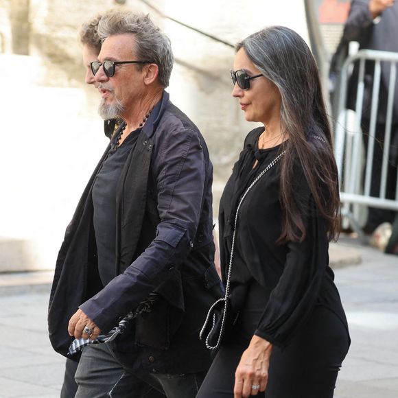 Florent Pagny, accompagné de son épouse Azucena, a assisté ce jeudi aux obsèques de Thierry Ardisson.

Florent Pagny et sa femme Azucena Caamaño - Arrivées aux obsèques de Thierry Ardisson en l’église Saint-Roch de Paris, France. © Clovis-Jacovides/Bestimage