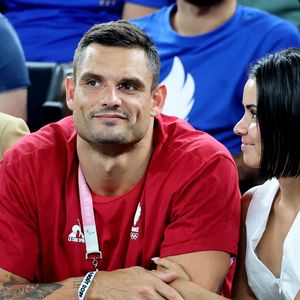 Entre exercices de poids du corps, utilisation de kettlebells et machines de la salle de sport, Lola Dumenil ne se ménage pas

Florent Manaudou et sa compagne Lola Duménil - Les célébrités assistent à la victoire de l'équipe de France de basket face au Canada (82-73) lors des Jeux Olympiques de Paris2024, le 6 août 2024. © Jacovides-Perusseau / Bestimage