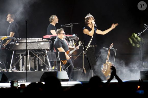 Max Baby - Soirée du "Grand Concert de la fête de la musique" au Jardin des Tuileries, autour de la vasque olympique, présentée par D. Bürki et M. Bouhafsi et retransmis en direct sur France 2 à Paris le 21 juin 2025. © Marc Ausset-Lacroix - Jack Tribeca - Christophe Clovis / Bestimage