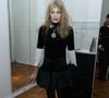 À côté, elle suit un régime "pas très catholique".
Arielle Dombasle - Vernissage de l'exposition "Liaisons dangereuses & Métamorphoses" du créateur Elie Top à l'occasion de ses 10 ans de création chez Christie's à Paris le 27 janvier 2025. © Denis Guignebourg/BestImage