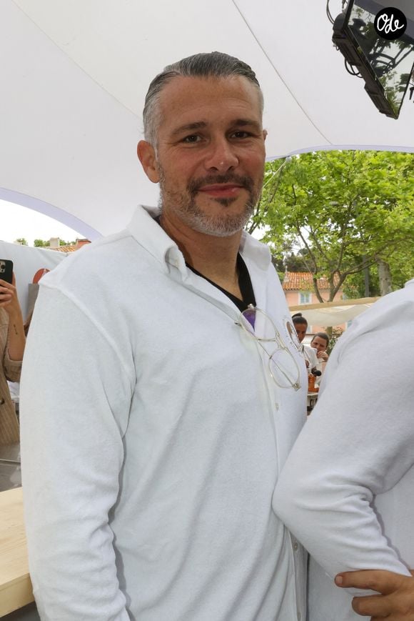 La transmission devrait s’inscrire dans la continuité puisque Jean-André Charial a indiqué que Glenn Viel et son équipe resteraient en place.

Les Chefs à Saint-Tropez fêtent les producteurs 2025 - Inauguration de la 5e édition, les Chefs et les producteurs se retrouvent sur la place des Lices à Saint-Tropez, le 3 mai 2025. Le Glenn Viel - Parrain 2025. ©Jean-Marc Lhomer / Bestimage.