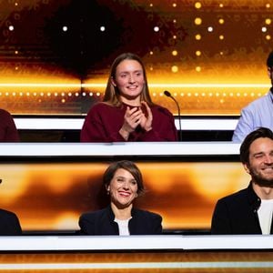 Exclusif - Melanie Taravant, Samuel Olivier, Jean-Philippe Janssens (Jeanfi Janssens), lors de l'enregistrement de l'émission "100% Logique", présentée par C.Féraud et diffusée le 4 avril sur France 2, à Saint Denis, France, le 2 décembre 2025. © Jeremy Melloul/Bestimage