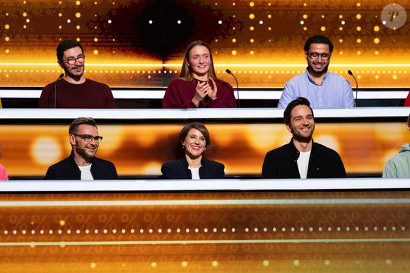 Exclusif - Melanie Taravant, Samuel Olivier, Jean-Philippe Janssens (Jeanfi Janssens), lors de l'enregistrement de l'émission "100% Logique", présentée par C.Féraud et diffusée le 4 avril sur France 2, à Saint Denis, France, le 2 décembre 2025. © Jeremy Melloul/Bestimage