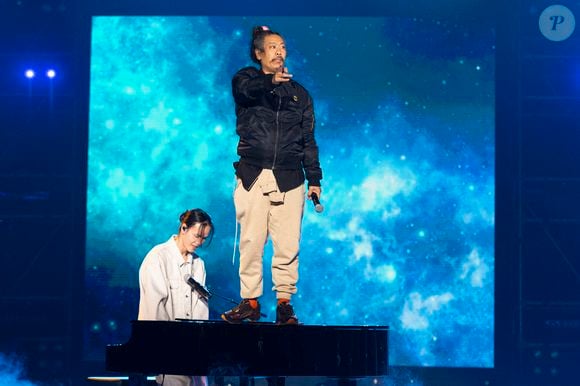 Ce 10 juin 2025, le célèbre humoriste Bun Hay Mean a tragiquement perdu la vie à Paris à seulement 43 ans...

Exclusif - Bun Hay Mean et Nuit Incolore - Enregistrement de l'émission "Tout le monde chante contre le cancer" au Cirque Phénix à Paris, présentée par J.Anthony et E.Gossuin et diffusée le 4 janvier sur W9 © C.Clovis-P.Perusseau / Bestimage