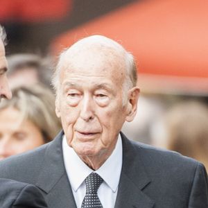 Valéry Giscard d'Estaing en la cathédrale Notre-Dame de Paris pour rendre un hommage au prêtre Jacques Hamel, assassiné à Saint-Etienne-du-Rouvray. Paris, le 27 juillet 2016.
© Pierre Perusseau/Bestimage