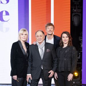 Chantal Ladesou se retrouve face à sa famille dans une émission qui fait son retour sur France 3.


Exclusif - Gérémy Credeville, Chantal Ladesou, Michel Ansault et Clemence Ansault en backstage de l'enregistrement de l'émission "Famille je vous aime". © Gaffiot-Perusseau/Bestimage