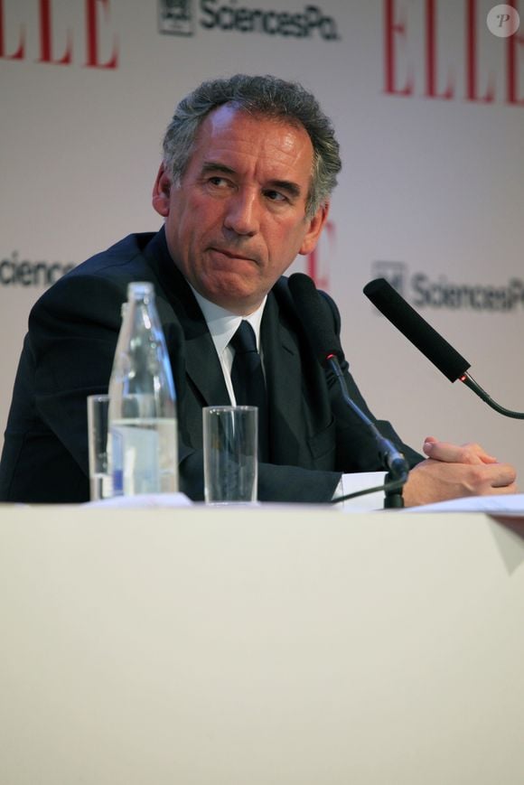 à l'occasion d'une conférence organisée par le magazine féminin. Il y faisait état du physique des femmes qui justifiait le fait qu'elle ne veuille pas aller nager à la piscine avec des hommes.

François Bayrou au Forum'Elles en 2012 à Science Po Paris