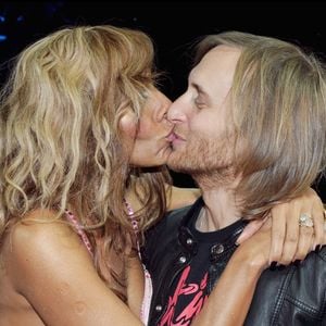 Aujourd’hui, elle poursuit une carrière solo, organisant des événements internationaux tout en restant fidèle à ses racines varoises.

David et Cathy Guetta - Soirée au Lido "Fuck Me I am Famous" pour le lancement de la nouvelle Seat Ibiza dessinée par David Guetta. RACHID BELLAK / BESTIMAGE