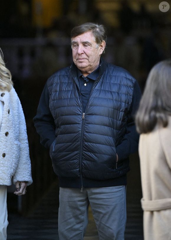 Jean-Pierre Foucault lors de la cérémonie des obsèques de la présentatrice de télévision Evelyne Leclercq à la cathédrale Sainte-Réparate de Nice, France, le 13 janvier 2026. Elle est décédée le 30 décembre 2025 (à l'âge de 74 ans) à Grasse. Photo par Laurent Coust/ABACAPRESS.COM