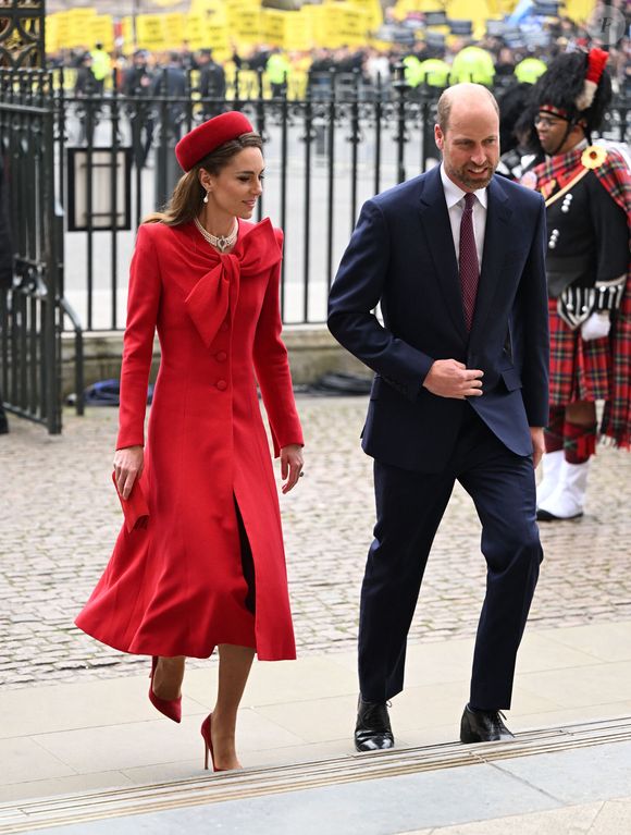Mais ce lundi 10 mars, c'est une Kate Middleton resplendissante, souriante et fière qui s'est affichée à Londres.

Le prince William, prince de Galles, et Catherine (Kate) Middleton, princesse de Galles  - La famille royale britannique célèbre le 76ème Commonwealth Day à l'abbaye de Westminster à Londres, le 10 mars 2025.