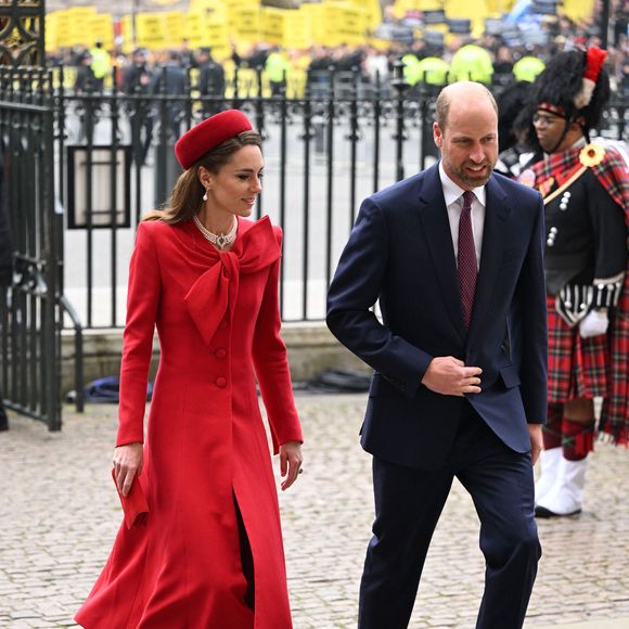 Mais ce lundi 10 mars, c'est une Kate Middleton resplendissante, souriante et fière qui s'est affichée à Londres.

Le prince William, prince de Galles, et Catherine (Kate) Middleton, princesse de Galles  - La famille royale britannique célèbre le 76ème Commonwealth Day à l'abbaye de Westminster à Londres, le 10 mars 2025.