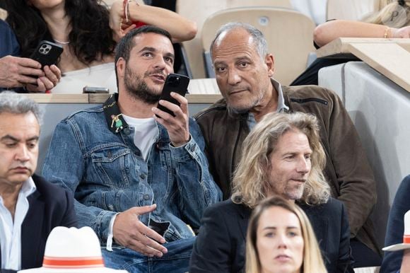 Amir Haddad et son père René-Mikhael Haddad en tribunes lors des Internationaux de France de Tennis de Roland Garros 2025, à Paris, France, le 6 juin 2025. © Jacovides-Moreau/Bestimage