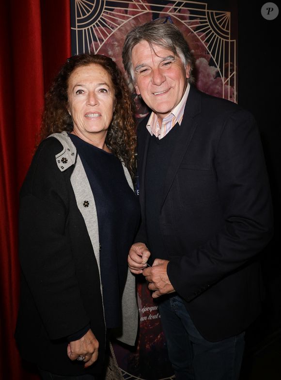 Tex avec sa femme Béatrice - Générale de la comédie musicale "Victor Lustig, l’homme qui vendit la Tour Eiffel" au théâtre Bobino à Paris le 22 octobre 2025. © Coadic Guirec/Bestimage