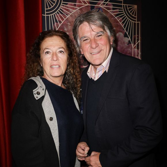 Tex avec sa femme Béatrice - Générale de la comédie musicale "Victor Lustig, l’homme qui vendit la Tour Eiffel" au théâtre Bobino à Paris le 22 octobre 2025. © Coadic Guirec/Bestimage