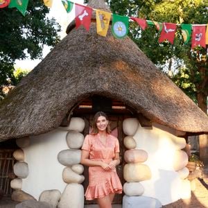Et qui est vendu 379 euros en ligne.

Exclusif - Camille Cerf (Miss France 2015) lors de l'opération "L'été gaulois fait son grand retour au Parc Astérix" à Plailly le 8 juillet 2022.

© Christophe Aubert via Bestimage