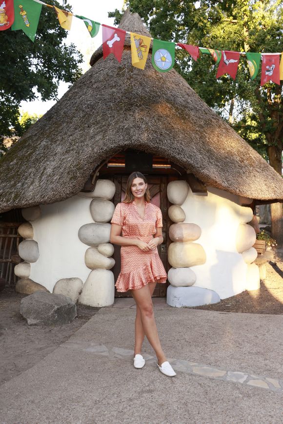 Et qui est vendu 379 euros en ligne.

Exclusif - Camille Cerf (Miss France 2015) lors de l'opération "L'été gaulois fait son grand retour au Parc Astérix" à Plailly le 8 juillet 2022.

© Christophe Aubert via Bestimage