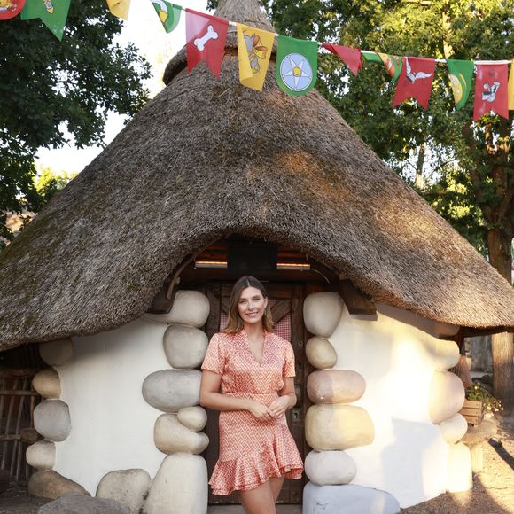 Et qui est vendu 379 euros en ligne.

Exclusif - Camille Cerf (Miss France 2015) lors de l'opération "L'été gaulois fait son grand retour au Parc Astérix" à Plailly le 8 juillet 2022.

© Christophe Aubert via Bestimage