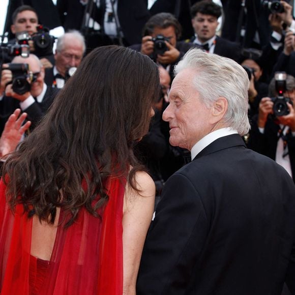 Catherine Zeta Jones et son mari Michael Douglas à la montée des marches de "Jeanne du Barry" lors du 76ème Festival International du Film de Cannes, le 16 mai 2023.
 © Dgp/imageSPACE via Zuma Press/Bestimage