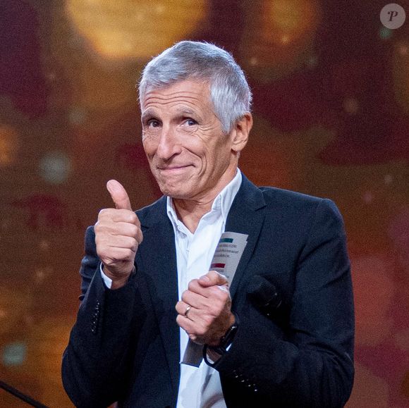 Dans "N'oubliez pas les paroles", Nagui s'entoure d'une grande équipe aux missions variées et toutes aussi importantes.

Exclusif - Nagui sur le plateau de l’émission “Unis pour Mayotte” diffusée en direct sur France 2, qui a permis de récolter plus de 5 millions de dons.

© Pierre Perusseau / Bestimage