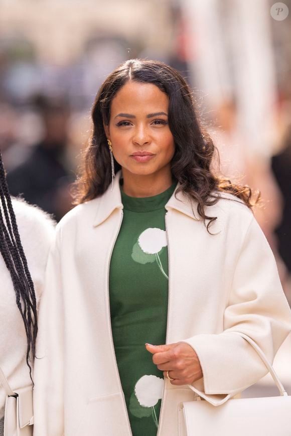 Si la star américaine a brillamment validé le niveau B1 à l'oral, les épreuves écrites ont été beaucoup plus difficile pour la chanteuse de 44 ans.

Christina Milian au défilé Akris "Collection Prêt-à-Porter Automne/Hiver 2025-2026" lors de la Fashion Week de Paris, le 9 mars 2025

©Pierre Perusseau / Tiziano da Silva / Bestimage