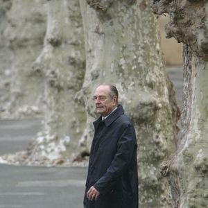 Le président Jacques Chirac et la ministre de la Défense Michèle Alliot-Marie assistent à une cérémonie en l'honneur des forces spéciales du Premier RPIMA qui s'est tenue à Bayonne, dans le sud de la France, le 3 avril 2007. Photo by Bernard Bisson/ABACAPRESS.COM