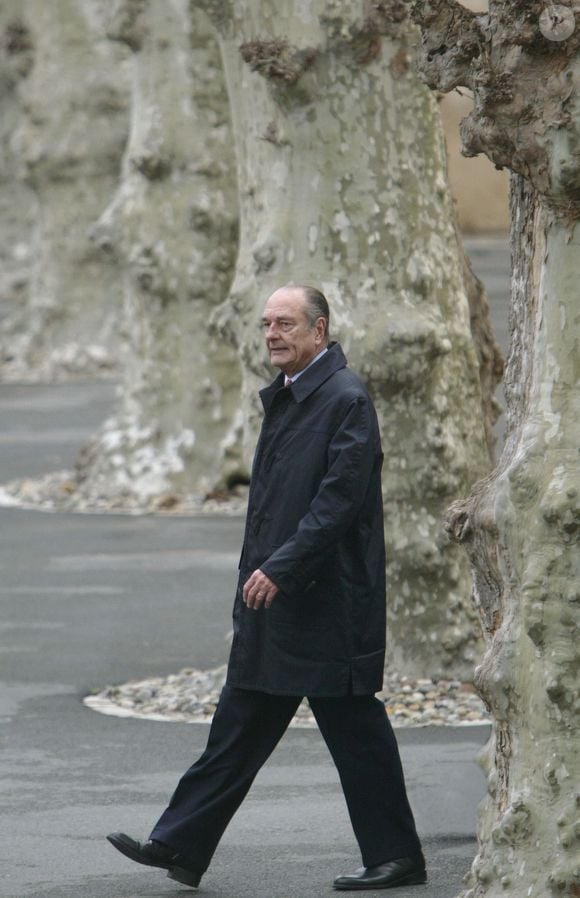 Le président Jacques Chirac et la ministre de la Défense Michèle Alliot-Marie assistent à une cérémonie en l'honneur des forces spéciales du Premier RPIMA qui s'est tenue à Bayonne, dans le sud de la France, le 3 avril 2007. Photo by Bernard Bisson/ABACAPRESS.COM