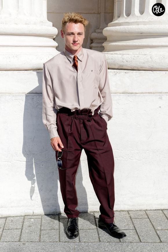 Ben Hardy aux arrivées du deuxième défilé de mode Saint Laurent Prêt à Porter Collection Homme Printemps/Été 2027 lors de la Fashion Week de Paris à la Bourse de Commerce - Pinault Collection, à Paris, France, le 23 juion 2026. © Olivier Borde/Bestimage