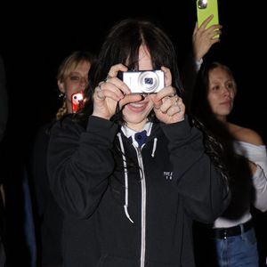 Billie Eilish a fait l'objet de critiques après une sortie chaotique à la suite d'un dîner à la Tour Eiffel à Paris, France, le 10 juin 2025. Photo by Aissaoui Nacer/Splash News/ABACAPRESS.COM