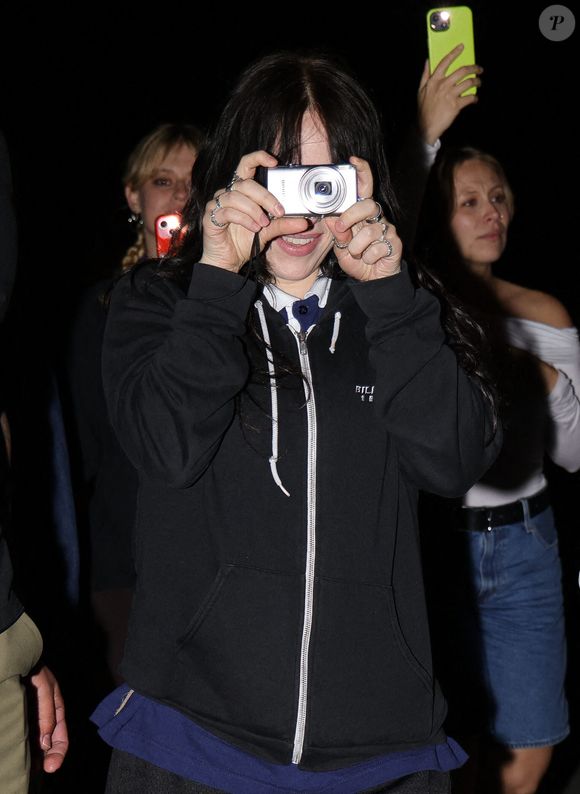 Billie Eilish a fait l'objet de critiques après une sortie chaotique à la suite d'un dîner à la Tour Eiffel à Paris, France, le 10 juin 2025. Photo by Aissaoui Nacer/Splash News/ABACAPRESS.COM
